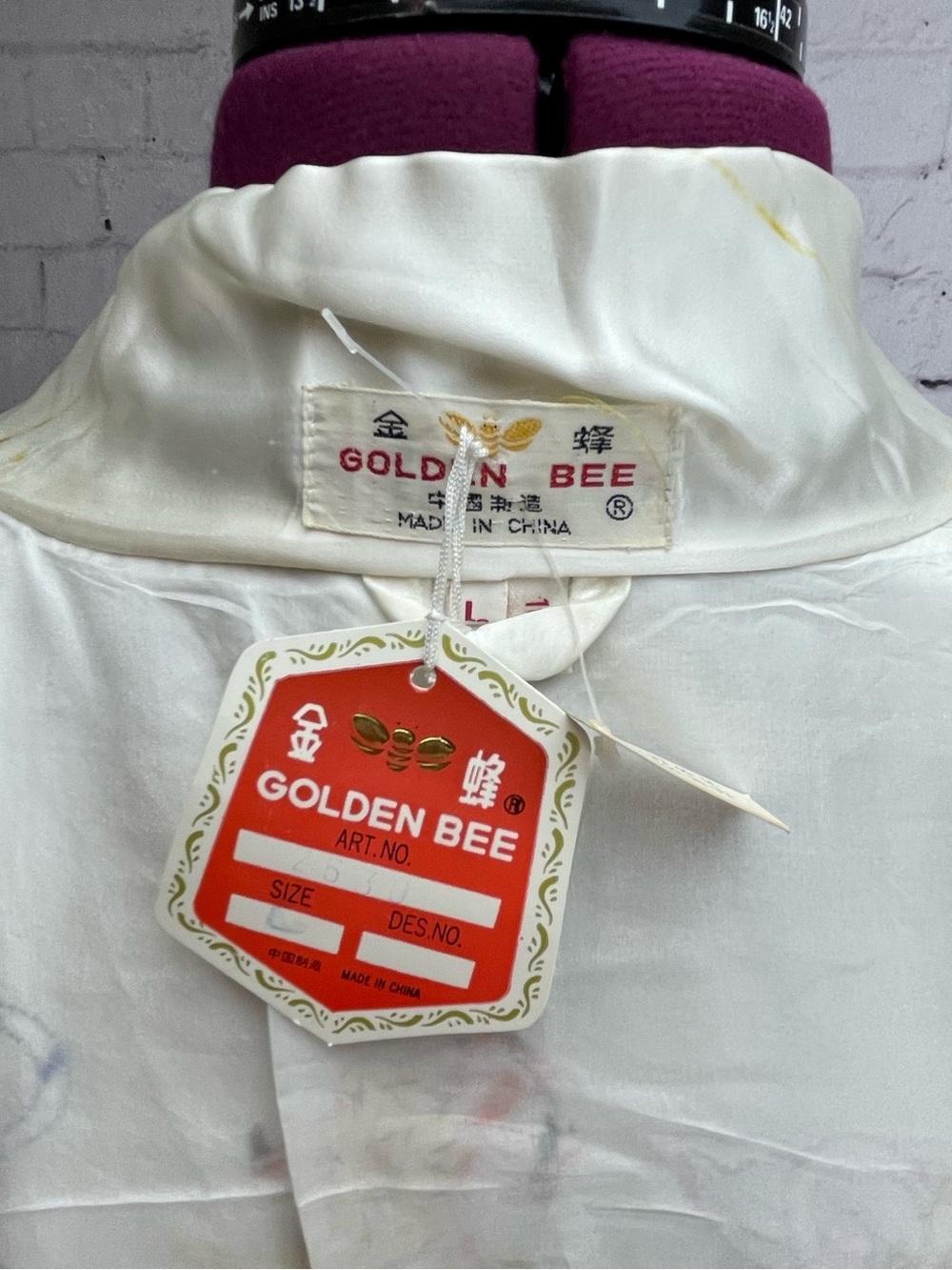 Golden bee vintage silk robe size large white with dragon and phoenix - Picture 11 of 16